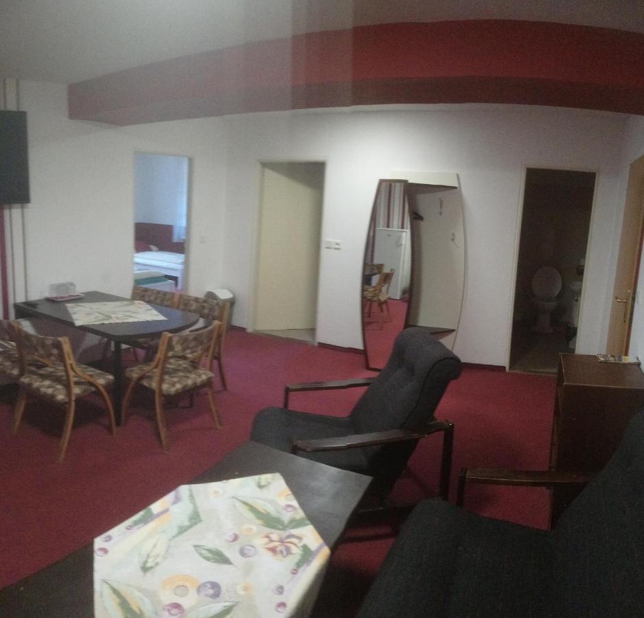 Penzion Mestansky Dum Svoboda nad Úpou Exterior foto
